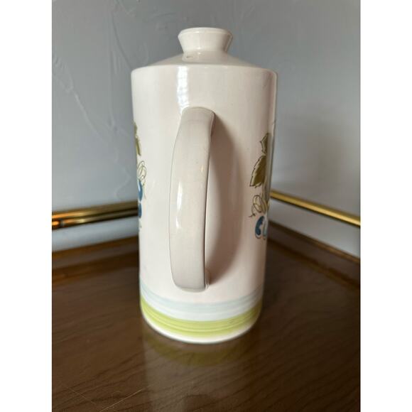 Vintage 1968 Blue Grapes Tea Coffee Pot by Harmony House made in Japan Ironstone - Picture 3 of 14